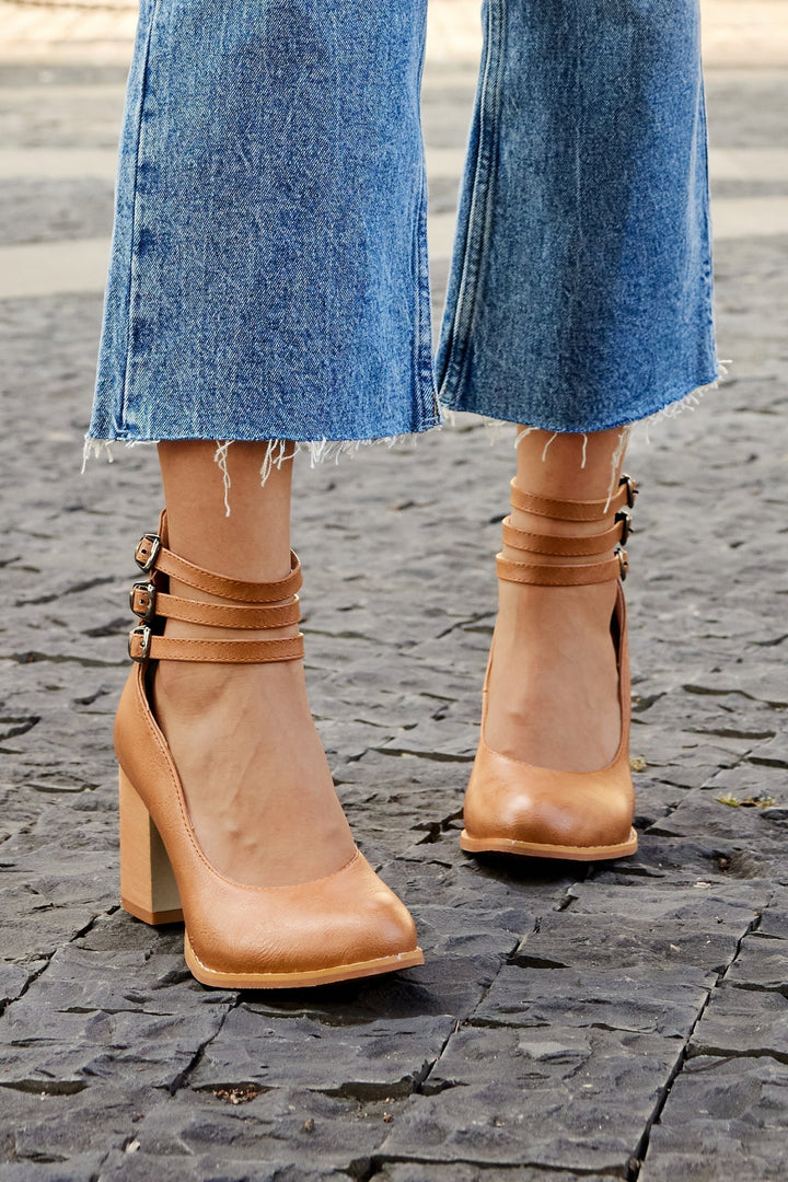 Caa | Smooth sandals with ankle strap and thick heel